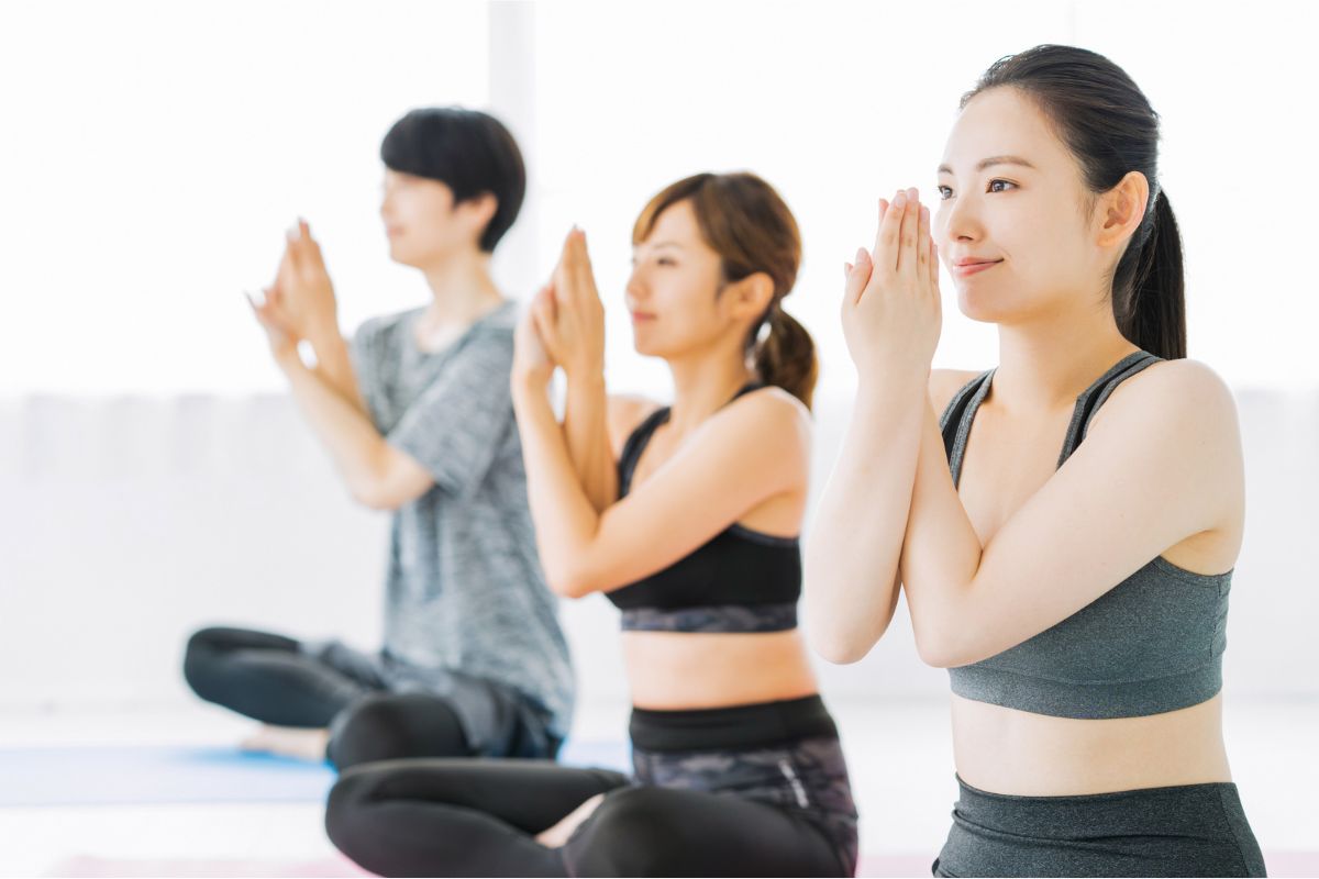 ピラティスチェアのペダルやスプリングを使って安全に体を整えるTRUE FORM PILATESのレッスン風景