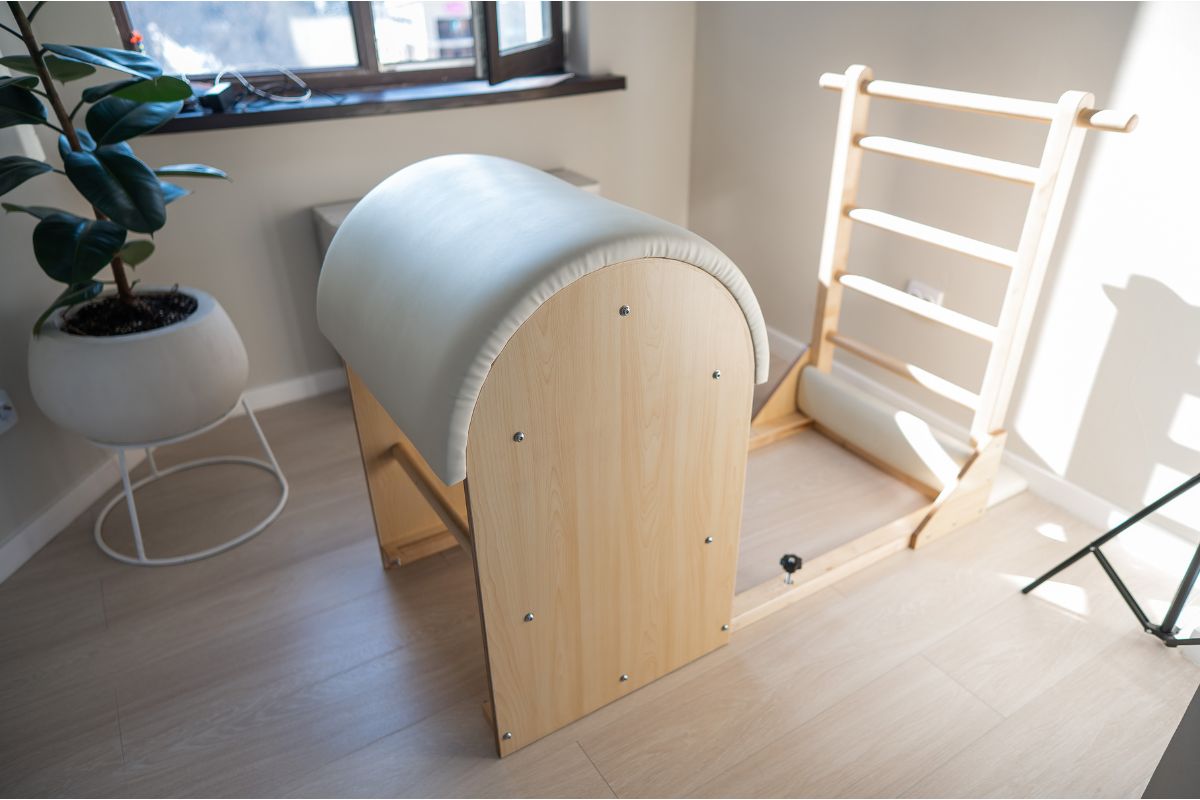 古典派と現代派のピラティスの違いと共通点を伝えるイメージ