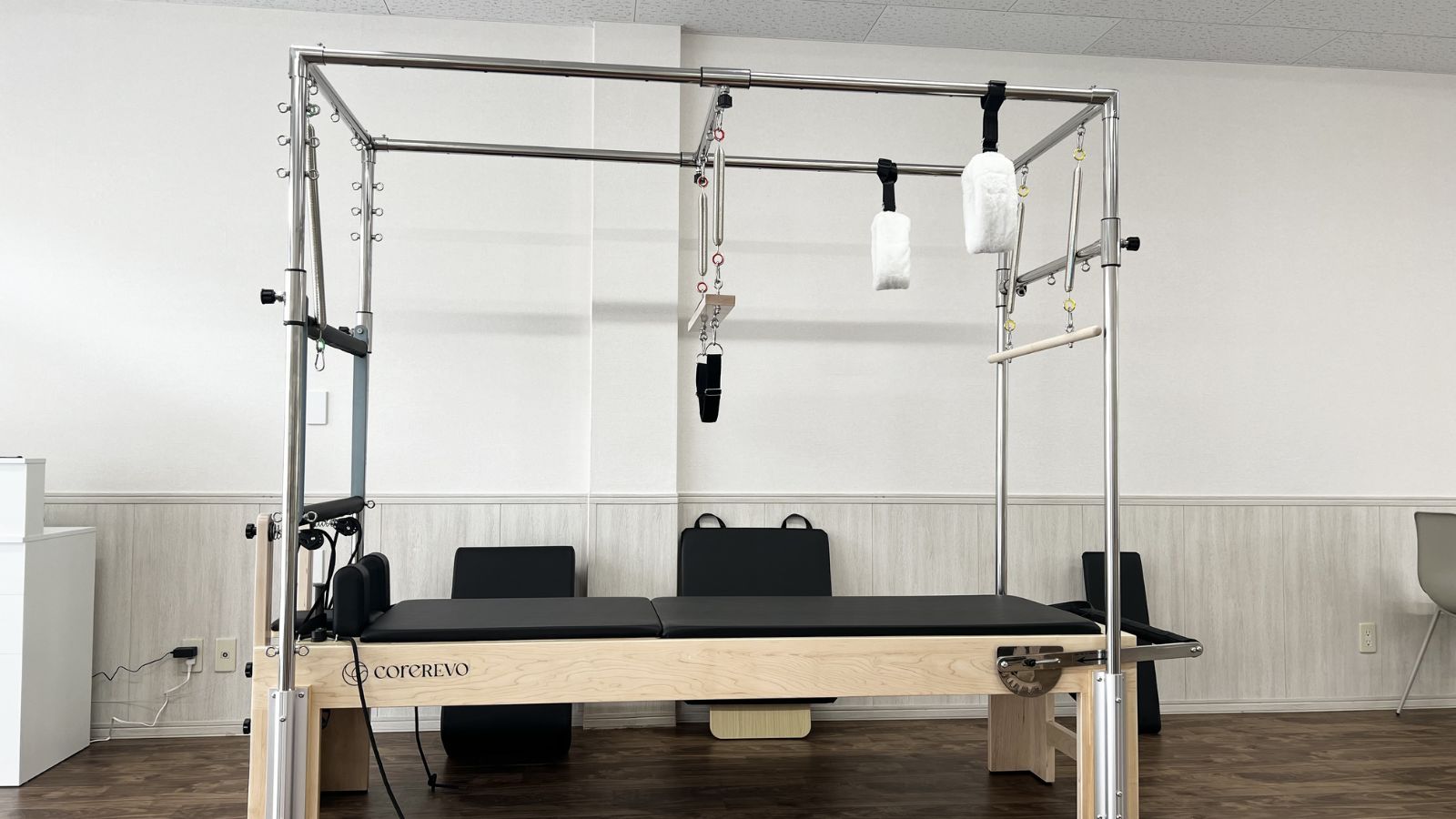 TRUE FORM PILATES 七里スタジオのリフォーマーとキャデラック