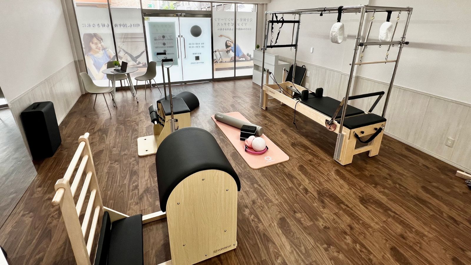 TRUE FORM PILATES 七里スタジオのチェアとラダーバレル